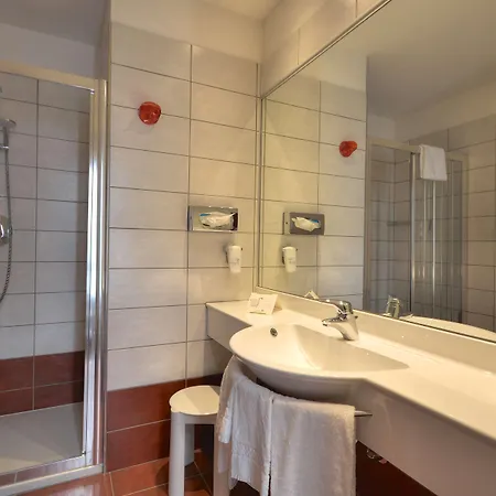 Western Genio 3* Torino