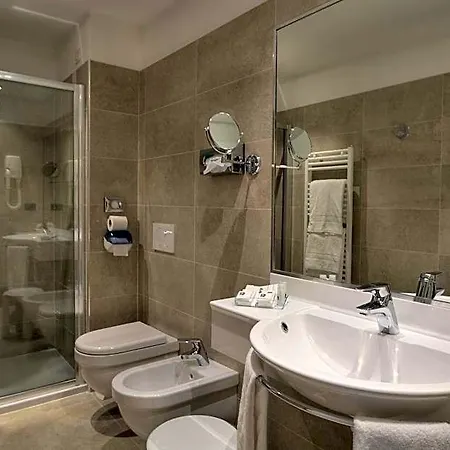Western Genio Hotel 3*