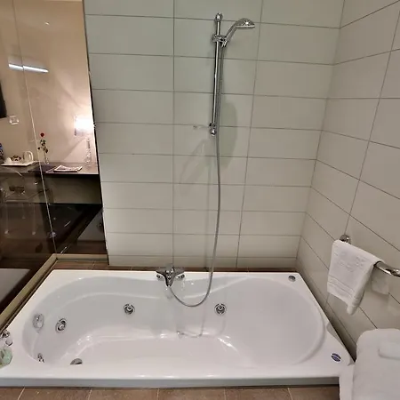 فندق بِست ويستيرن غينيو 3*